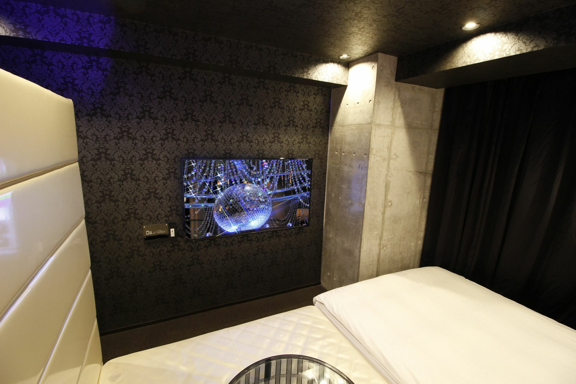 Hotel The Hotel Shinjuku (Adults Only) Токио Екстериор снимка