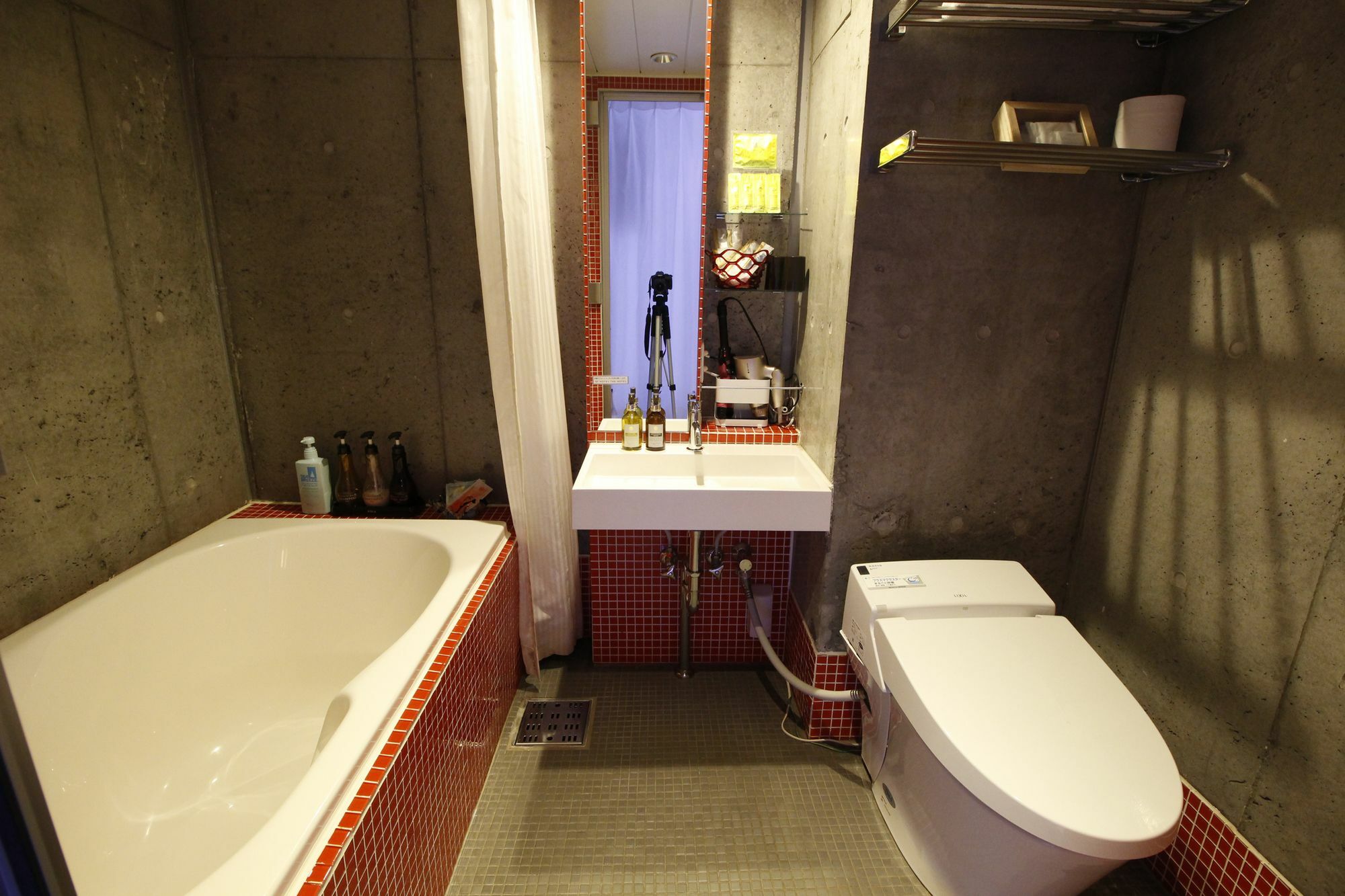 Hotel The Hotel Shinjuku (Adults Only) Токио Екстериор снимка