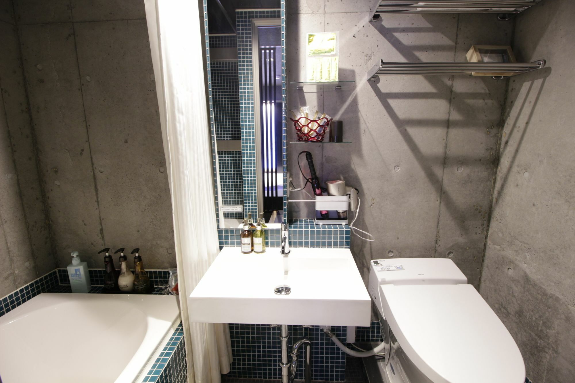 Hotel The Hotel Shinjuku (Adults Only) Токио Екстериор снимка