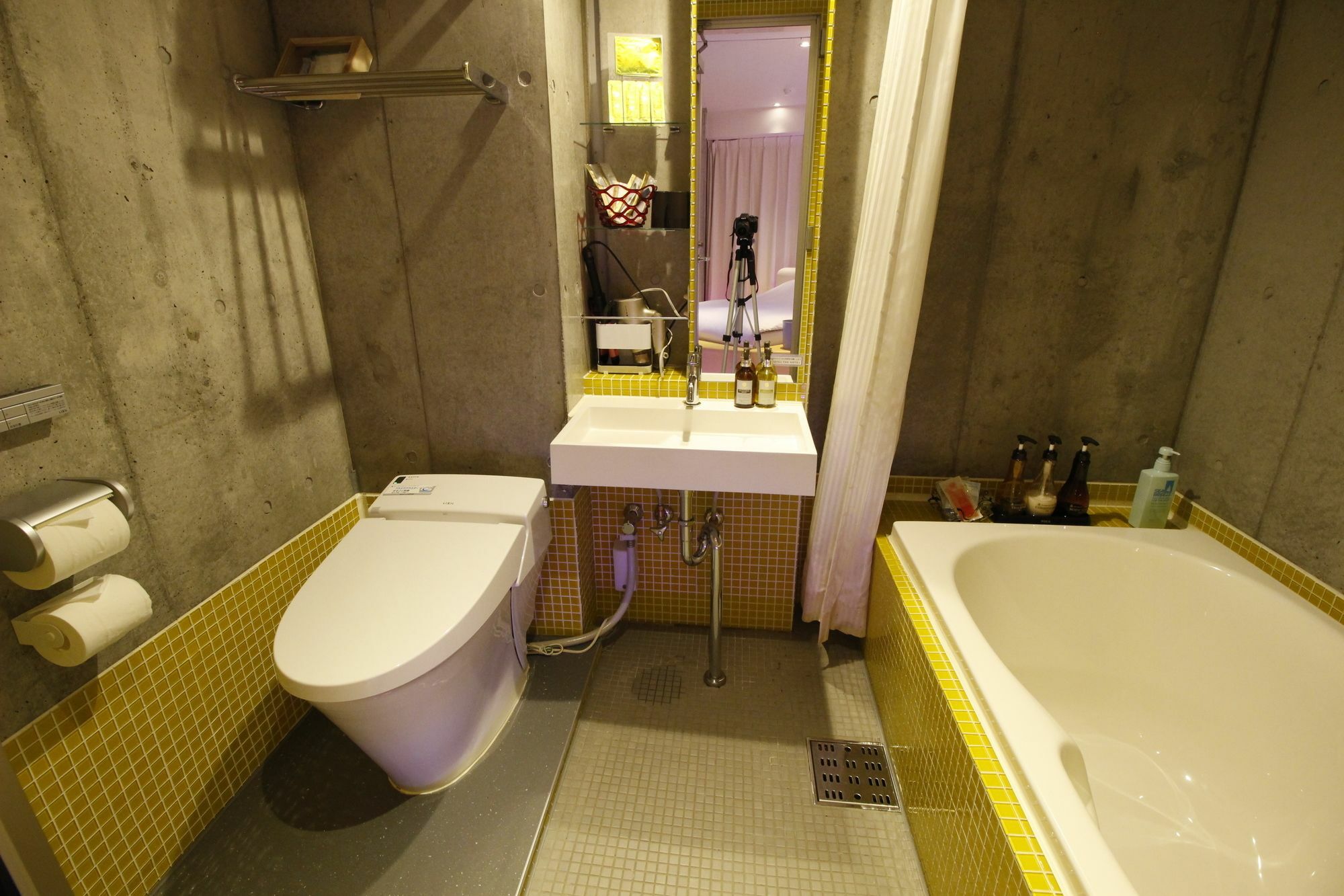 Hotel The Hotel Shinjuku (Adults Only) Токио Екстериор снимка